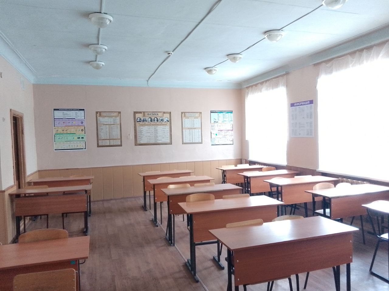 Изображения кабинета физики.
