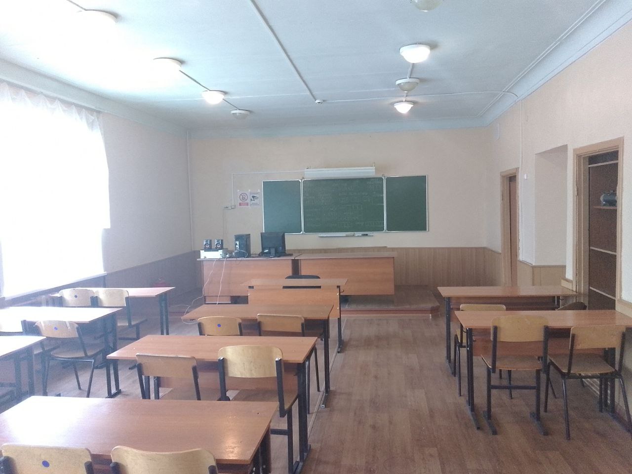 Изображения кабинета физики.
